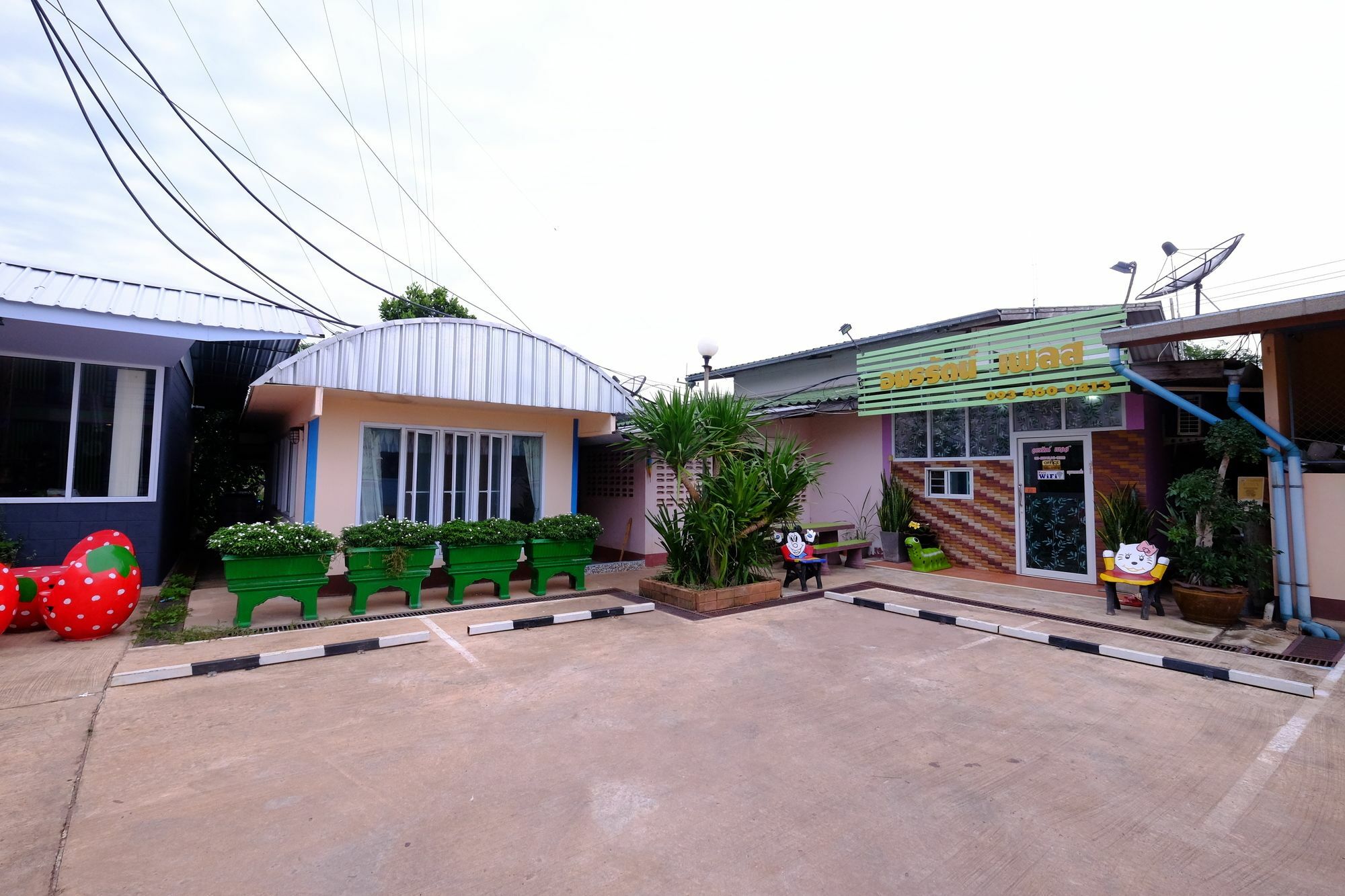 Amornrat Place 那空拍侬府 外观 照片
